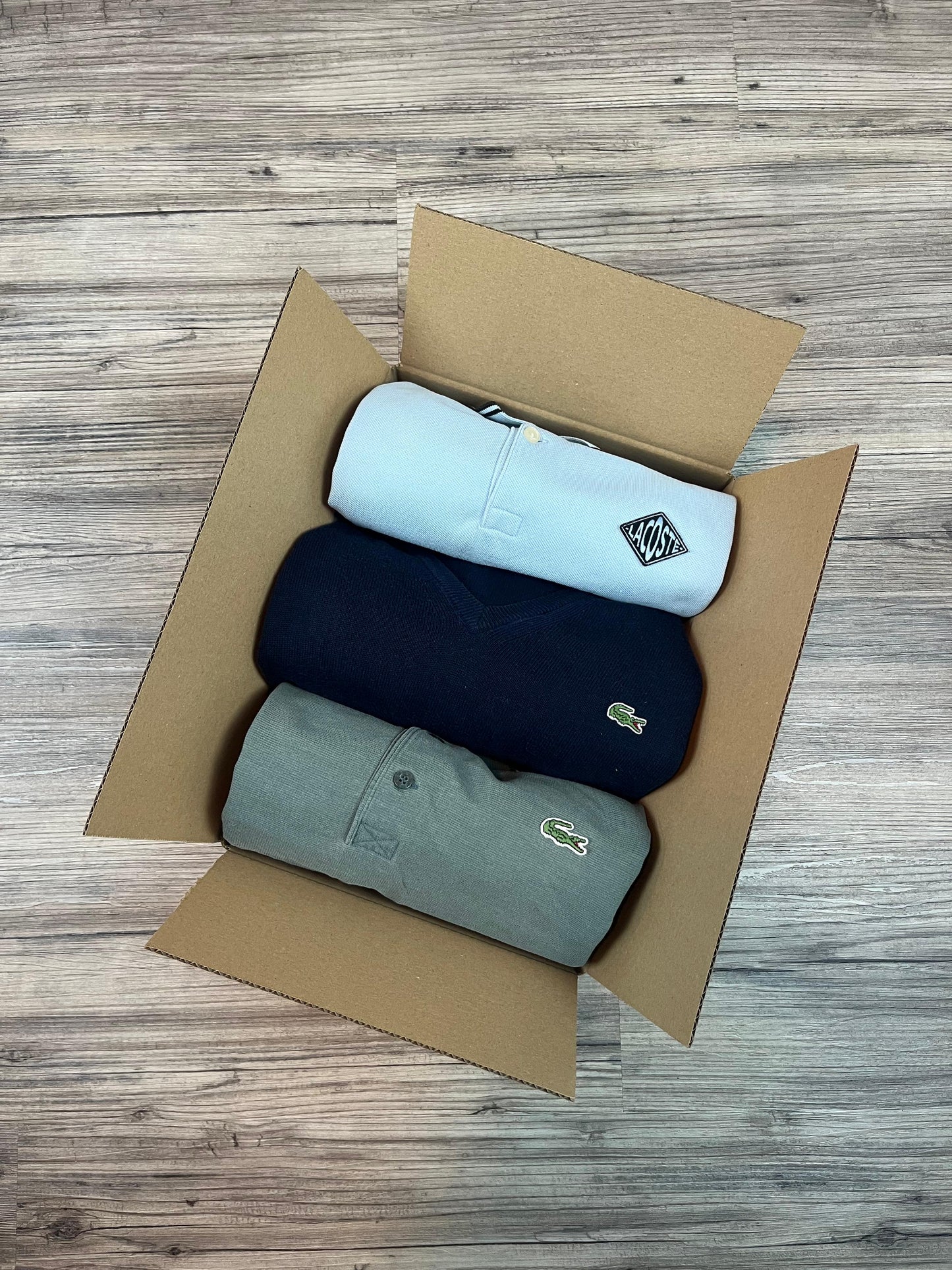Mystery Box M: 3–4x Lacoste Artikel – zB. Strickpullover, Hoodie, Polo & mehr