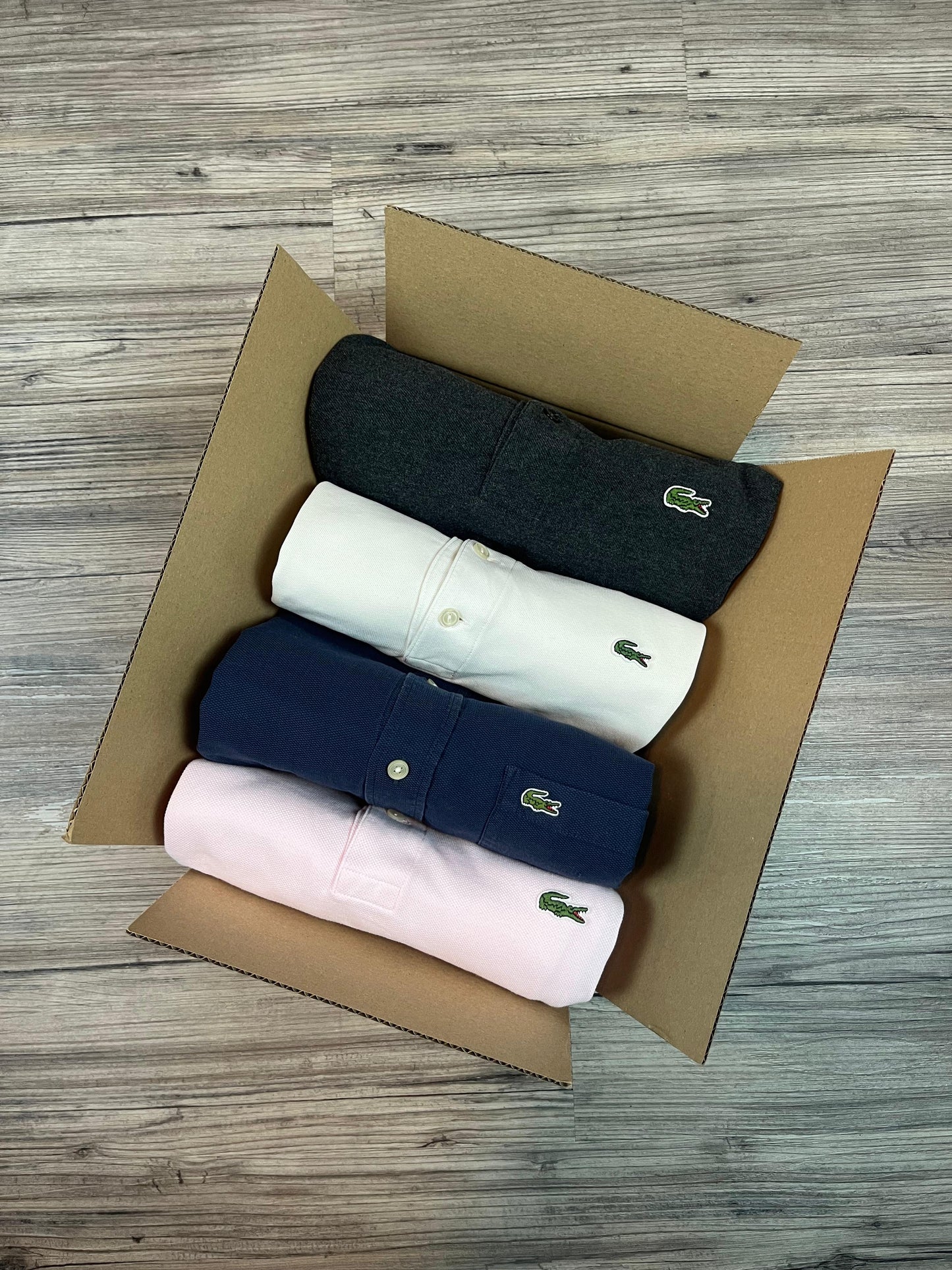 Mystery Box M: 3–4x Lacoste Artikel – zB. Strickpullover, Hoodie, Polo & mehr