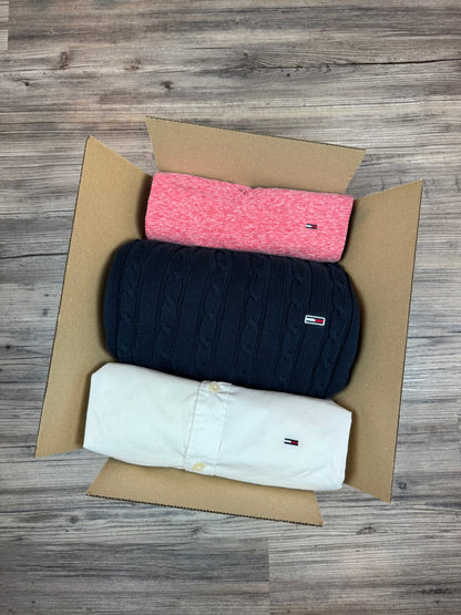 Mystery Box M: 3–4x Tommy Hilfiger Artikel – zB. Strickpullover, Hoodie, Polo & mehr