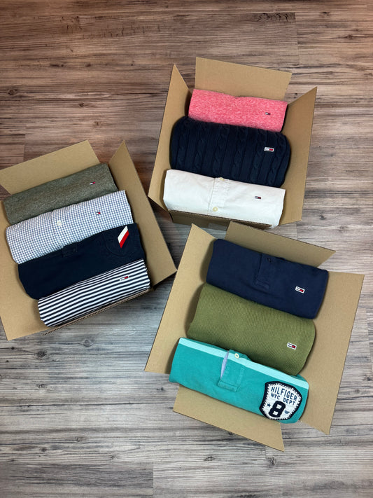 Mystery Box M: 3–4x Tommy Hilfiger Artikel – zB. Strickpullover, Hoodie, Polo & mehr